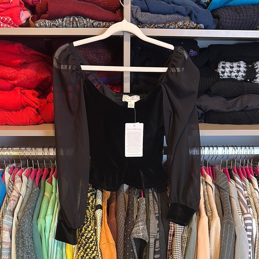 Band of the Free black velvet/semi sheer sleeves crop top NWT